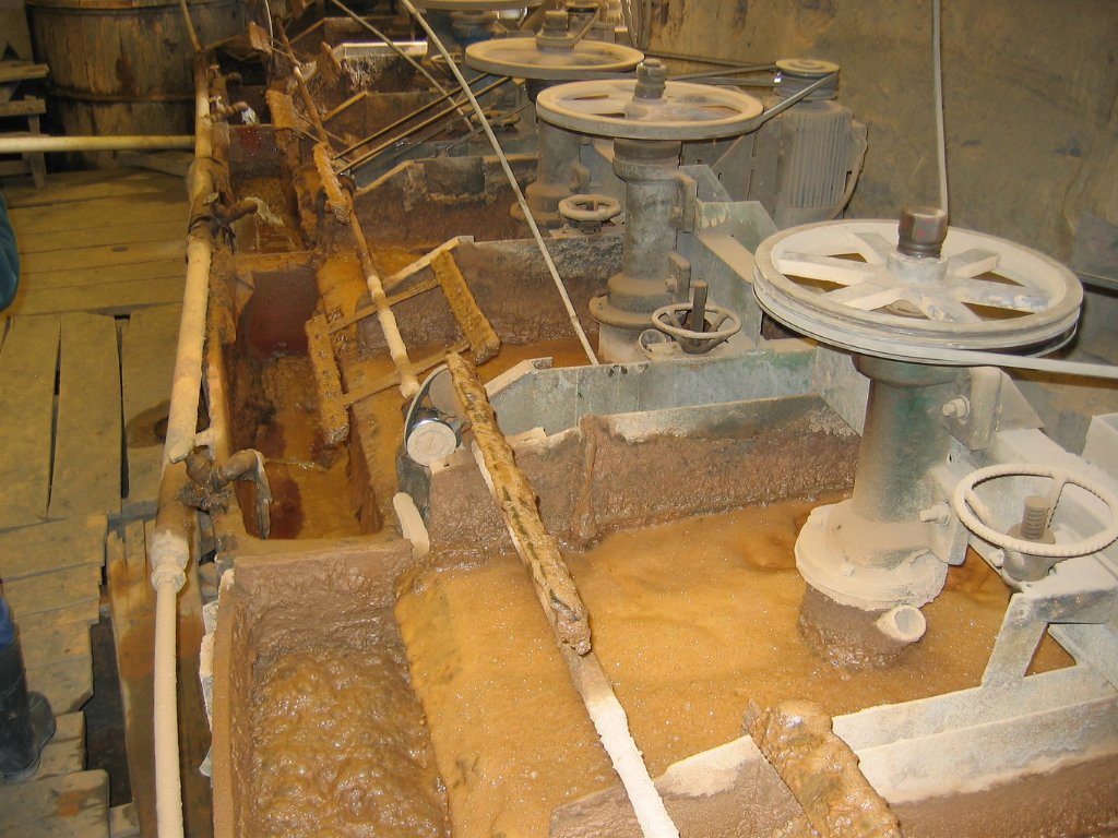 07-Ore processing with chemicals.jpg - Ore processing with chemicals